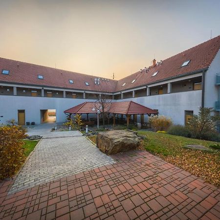 Hotel Madl Velke Bilovice Ngoại thất bức ảnh